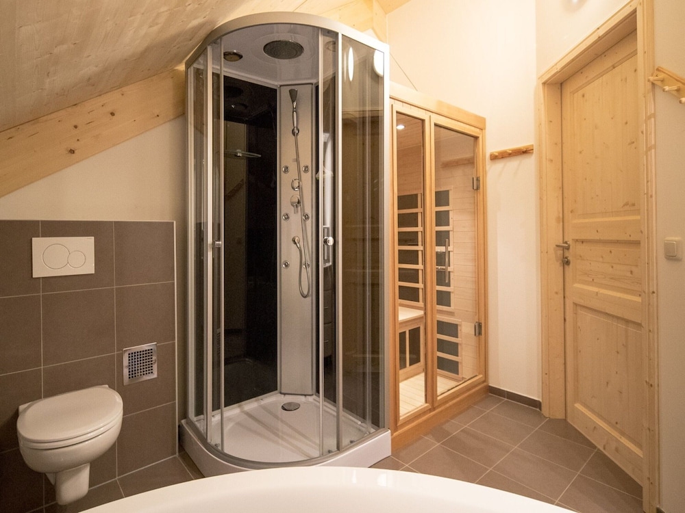 Chalet With Sauna and hot tub