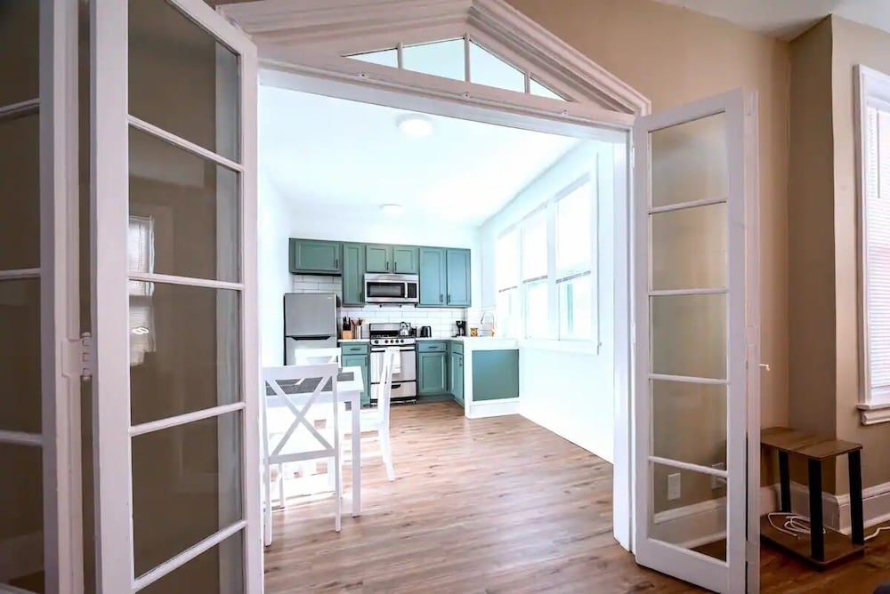 The Loft At Gilpin Placeking Bedtrolley Square! 1 Bedroom Apts by RedAwning view 3