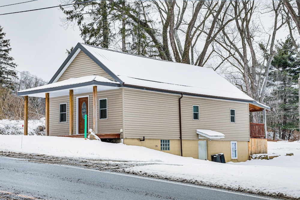Jones Mills Vacation Rental: Near Skiing & Hiking! view 2