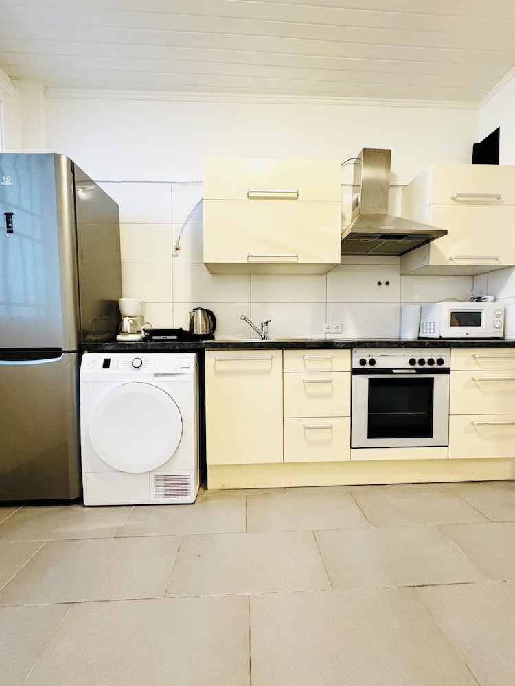 Cozy 2 Room Stay for 5 Near Stadthalle