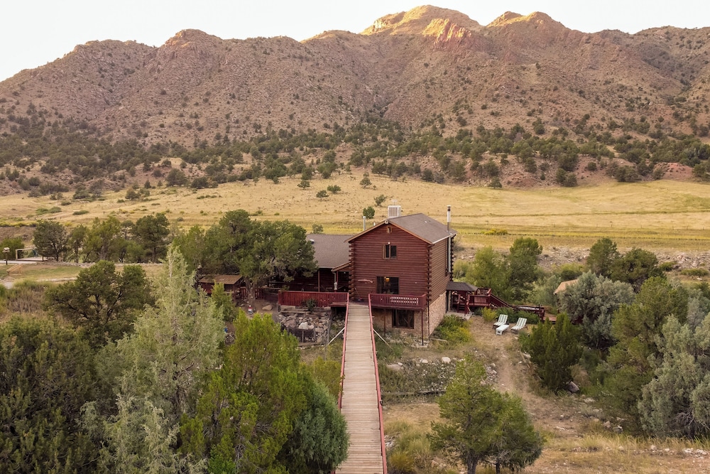 Unique Canyon Cabin: Arkansas River Access & Views view 4