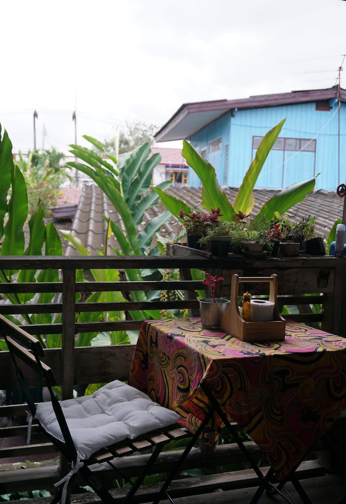 Kaampuju Cafe and Rooms