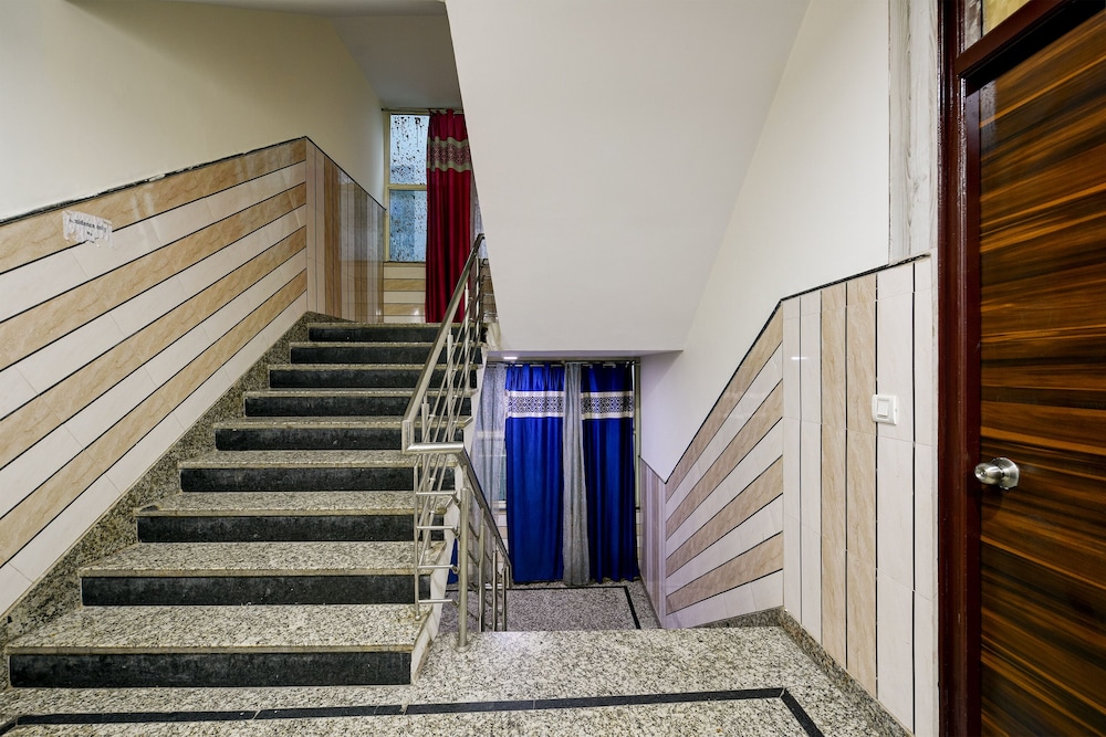 Hotel Lookout Stay Delhi IGI Airport