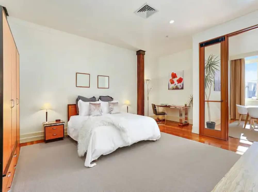 Beautiful and Spacious 1BR in CBD by Zodiak Stays view 2