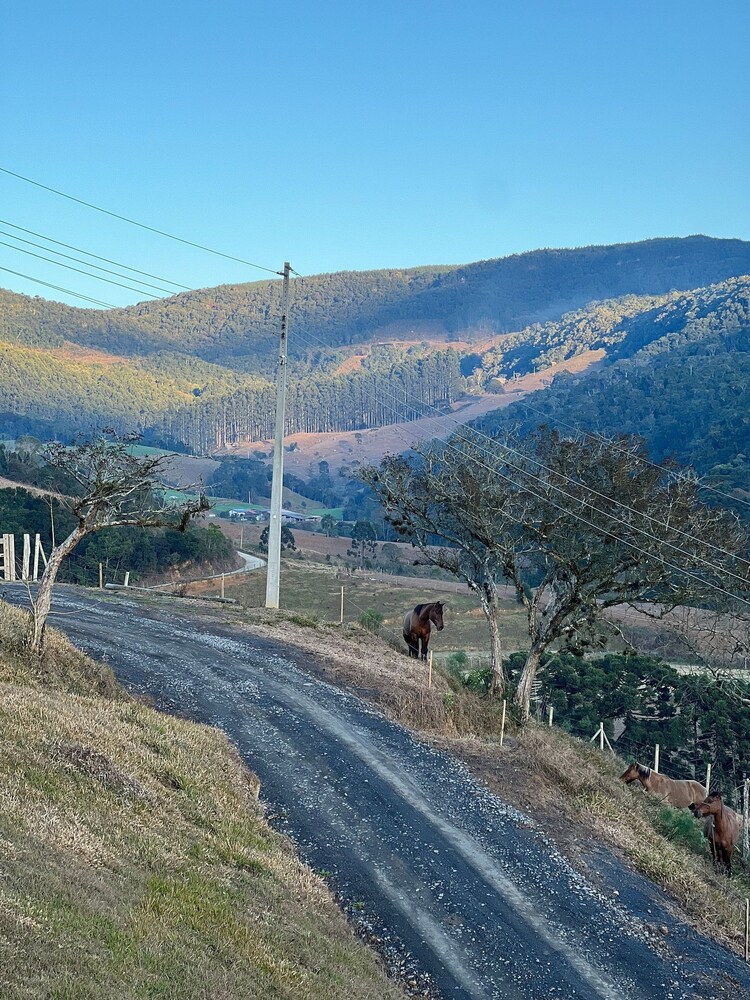 Refúgio dos Lobos com Banheira de Hidromassagem ao Lado de Alfredo Wagner - SC