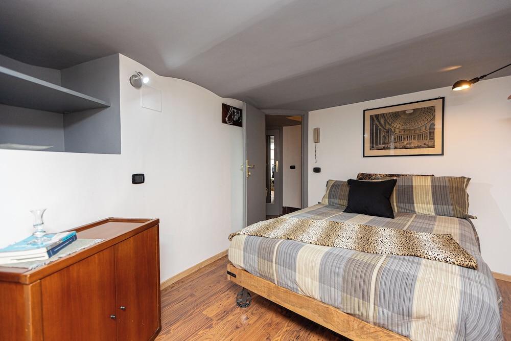 Pantheon Apartment