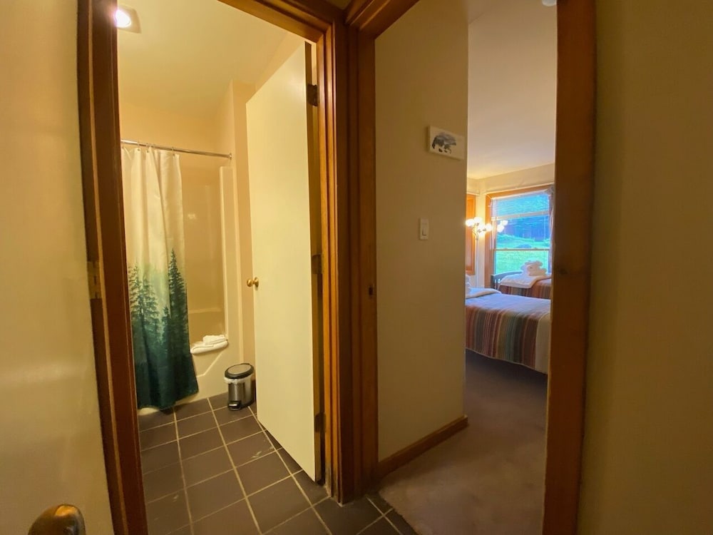 Trail Creek #18 2 Bedroom Condo view 5