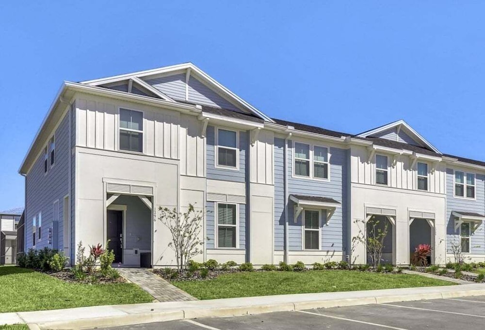 The Cutest Tonwhome & Private Splash Pool! 5 Bedroom Townhouse