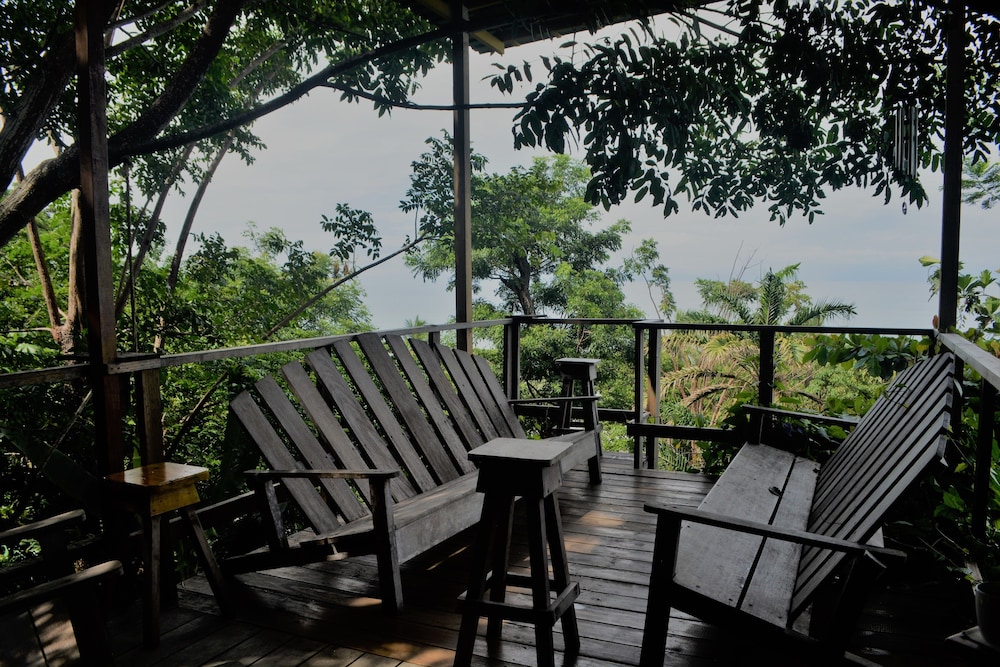 The Lookout Inn Lodge