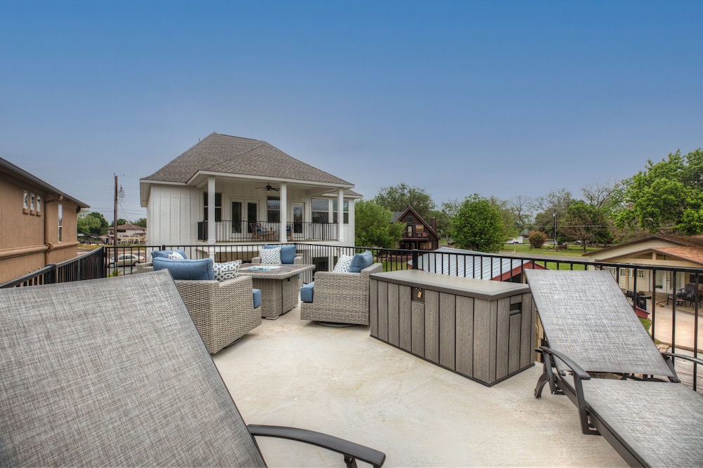 Stunning Luxury Home on Lake Lbj! - Property Image 17