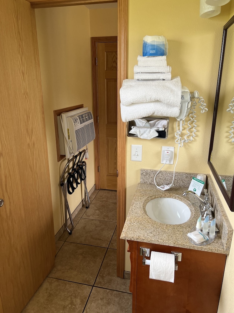 All Star Inn & Suites