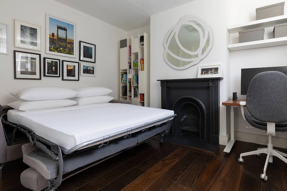 Whittlesey Street II by Onefinestay