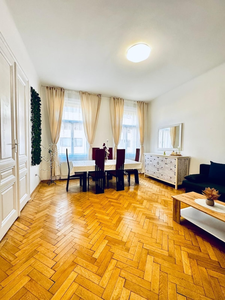 Cozy 1BR and Living Room Apartment