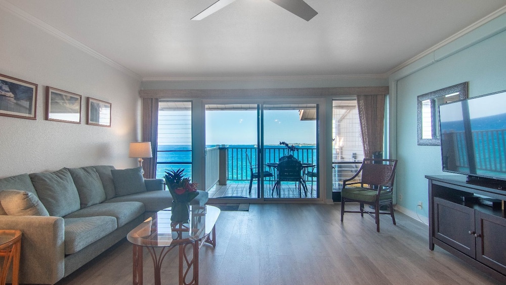 Top Floor - Direct Ocean Front View - Air-conditioned - Vrkcv