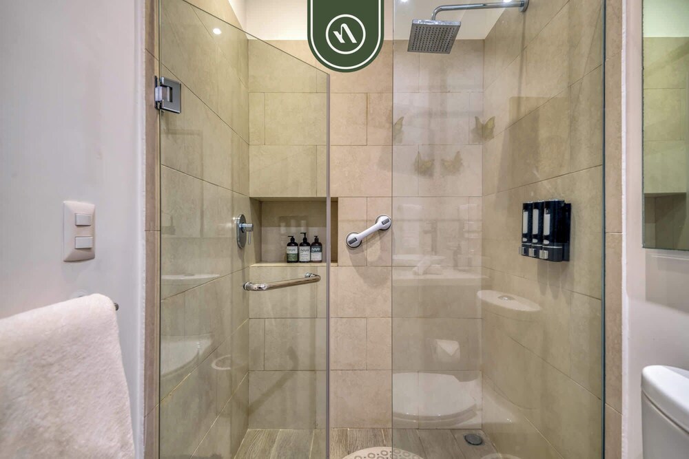 Amazing 1 BR Condo - Zona Romantica - Rooftop Pool