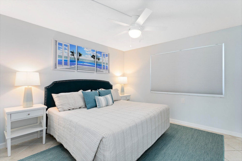 Paradise Beach Club by Happy Palm Stays