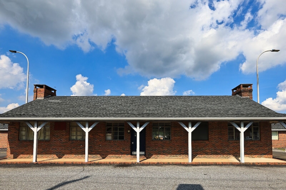 Budget Inn and Suites