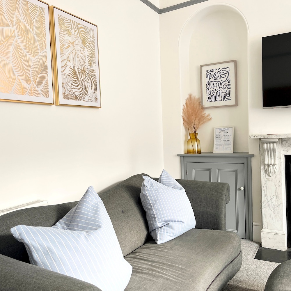 Spacious 5 Bed House Close to Seafront Penzance view 3