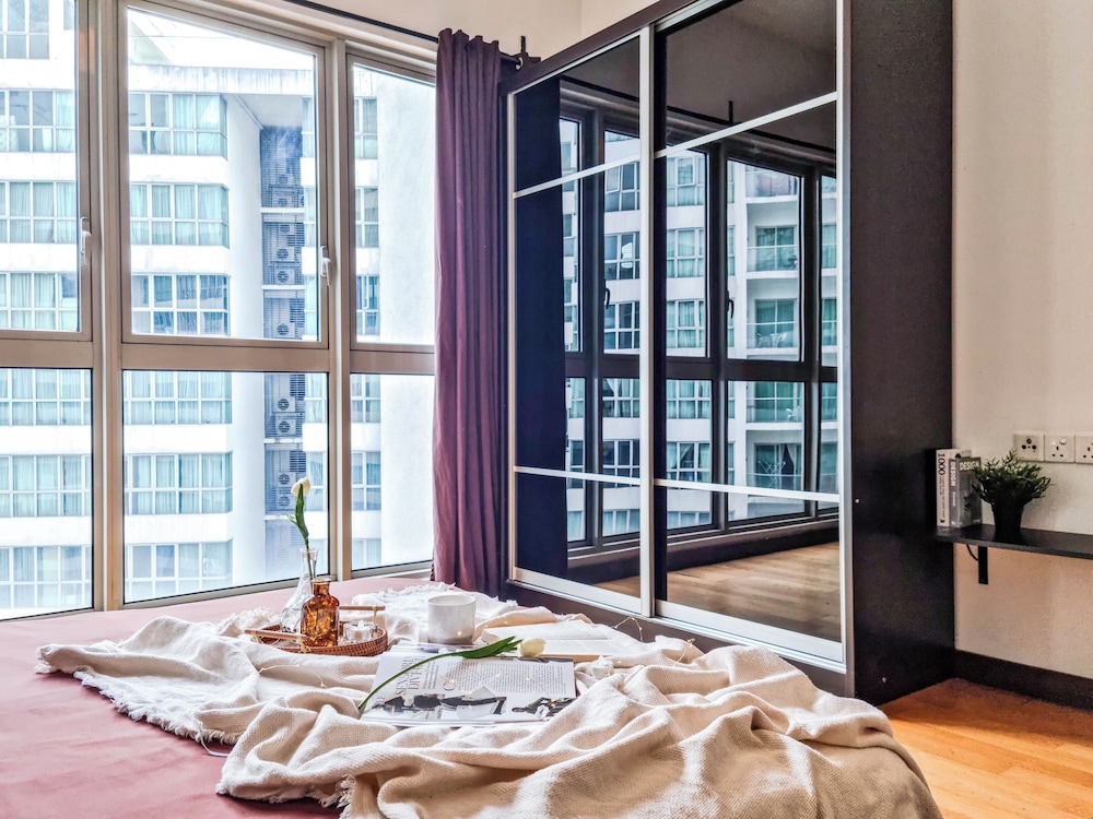 NaiBnB @ Regalia Residence