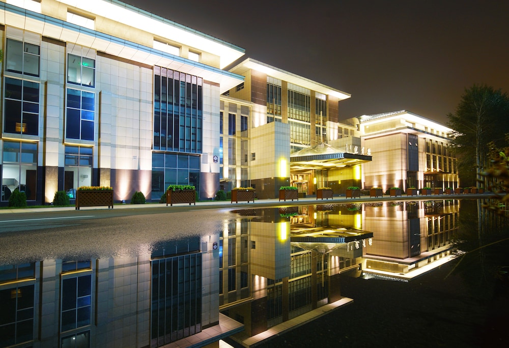 Qingshan Hotel Baotou(Yingbin Building)