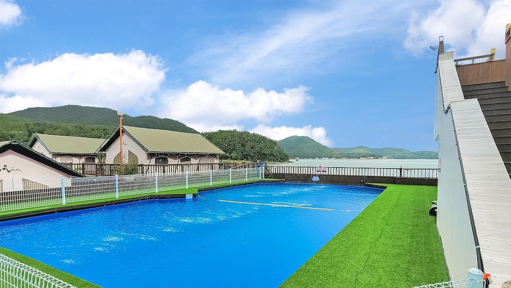 Goseong Bluewhale Glamping view 3