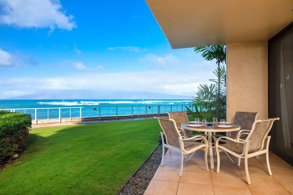 Spacious Oceanfront Hideaway Ground-level Paradise