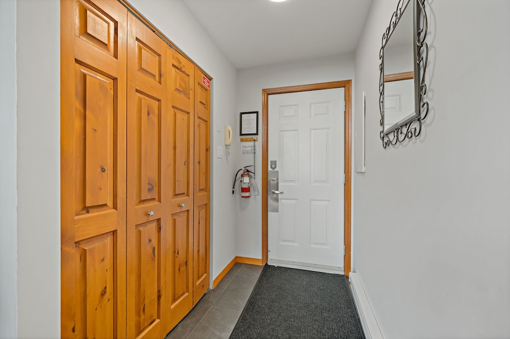 Les Haut Bois Condominiums -RVMT