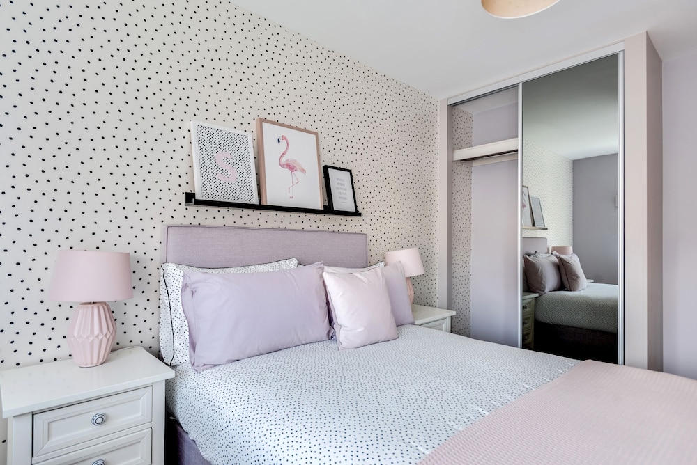 Stylish 4-br House - Free Parking Nice Garden