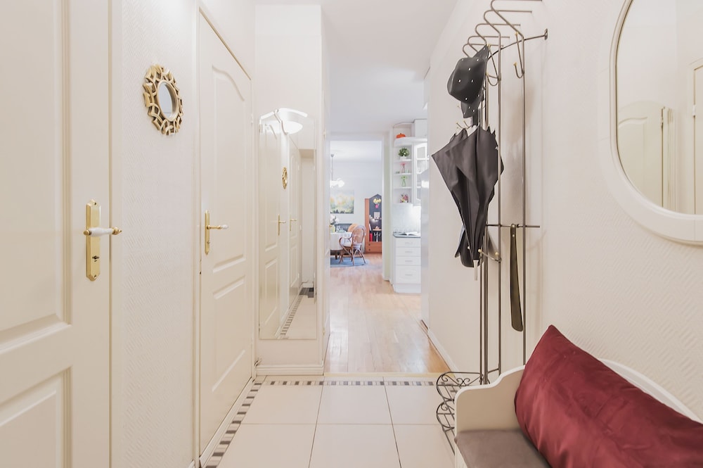 GM Apartment Staropimenovskiy 16