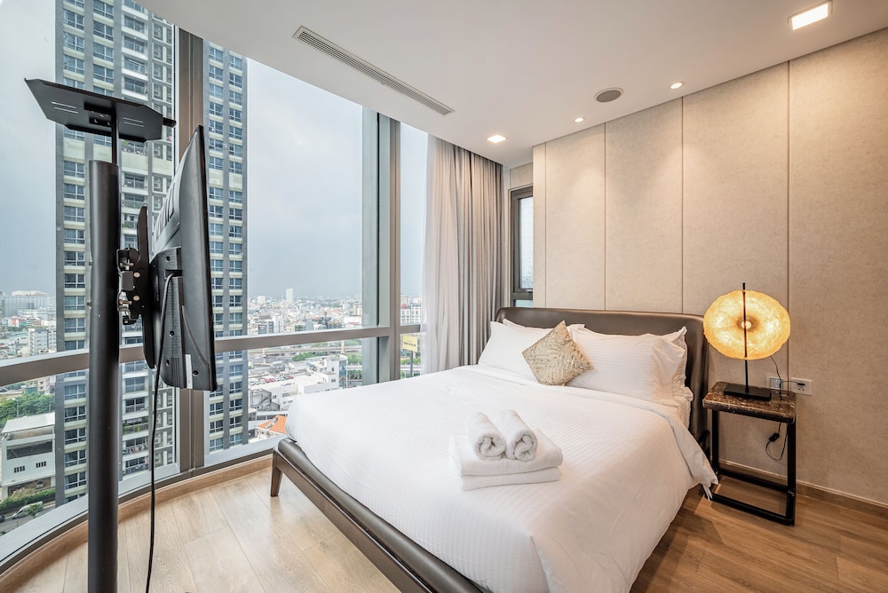 Landmark Apartment in Vinhomes Central Park