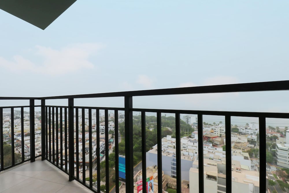 w Amazing 3BR w Balcony in San Isidro