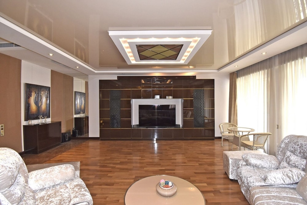 North Ave. Apartments by Luxe Group HH55
