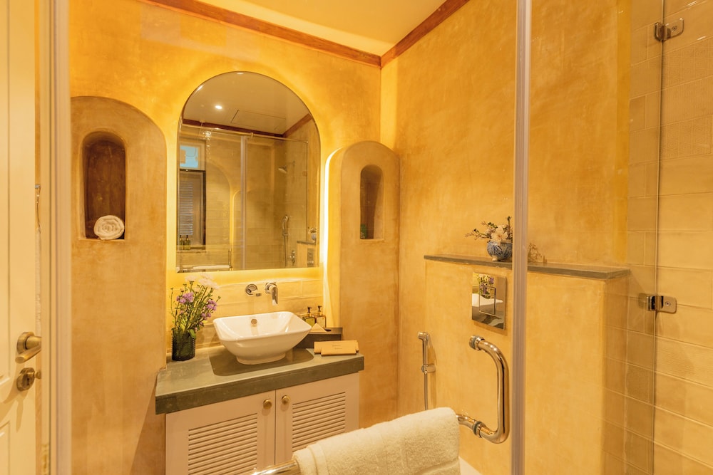 Esh Cottages Birch | Hillside 4-BHK Hideaway With Lush Garden, Common Pool, & Gaming Zone