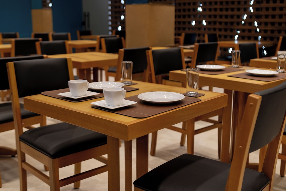 Aira Hotel