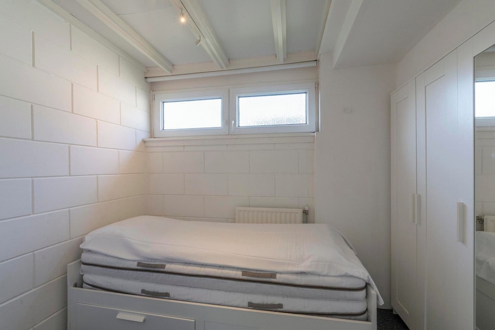 Bungalow in Sint Maartenszee Near Beach