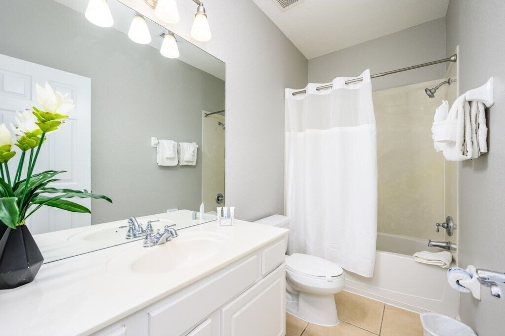 Epic Universe New Listing Beautiful Townhome, Vista Cay 4019