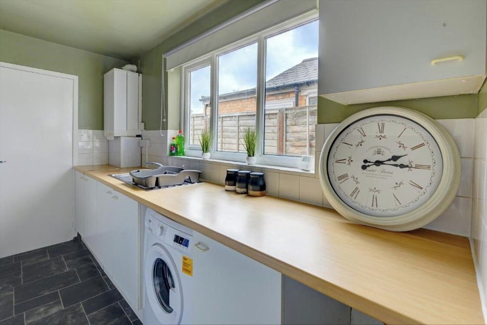 Central - 2br House - Free Parking - Garden
