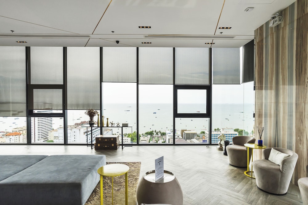 The Base Central Pattaya by Favstay