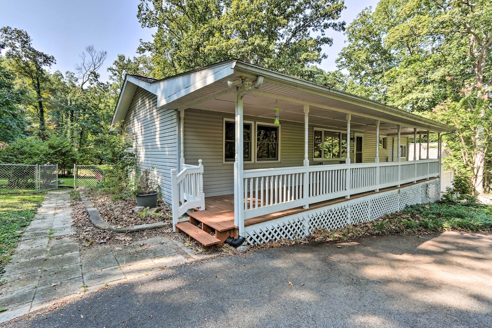 Harpers Ferry Cabin - Walk to Private Lake! - Property Image 2