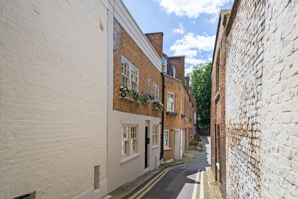 3 Bedroom Mews House - Marble Arch