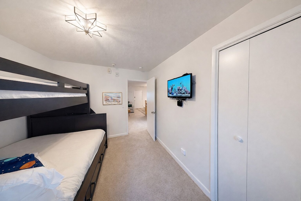 Freshly Updated Condo, Across The Street From The Resort Edel O 2 Bedroom Apts