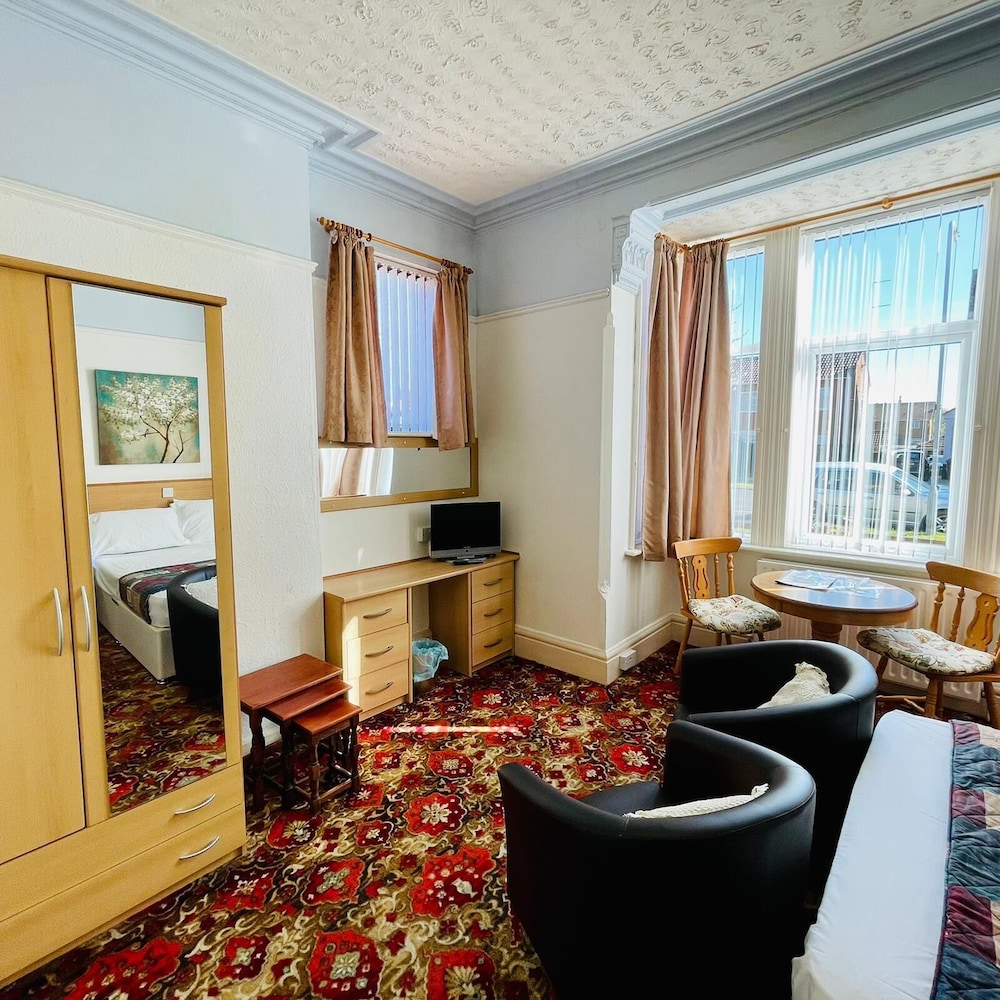 Lyndene Holiday Apartments