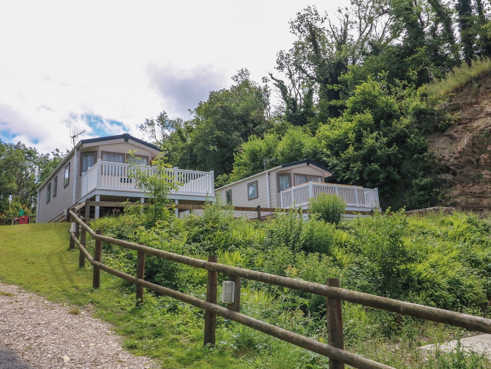 23 Manleigh Park