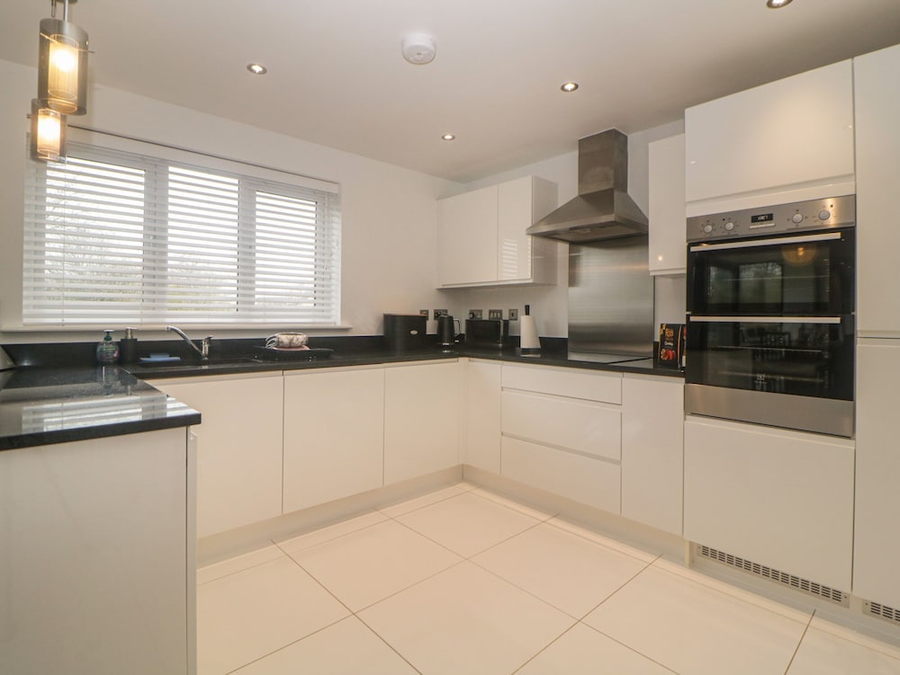 2 White Rock Court