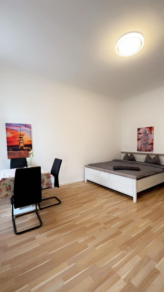 Modern Studio Close to Stadthalle
