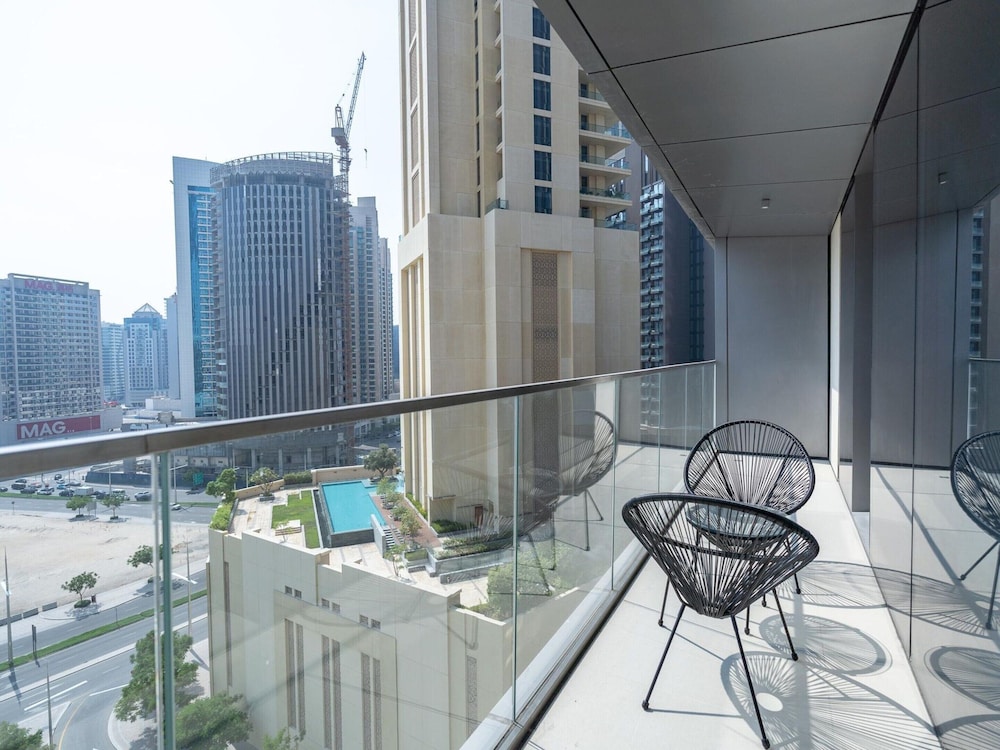 Luxurious & Stylish Apartments Across Dubai Mall - Burj Khalifa - City Views