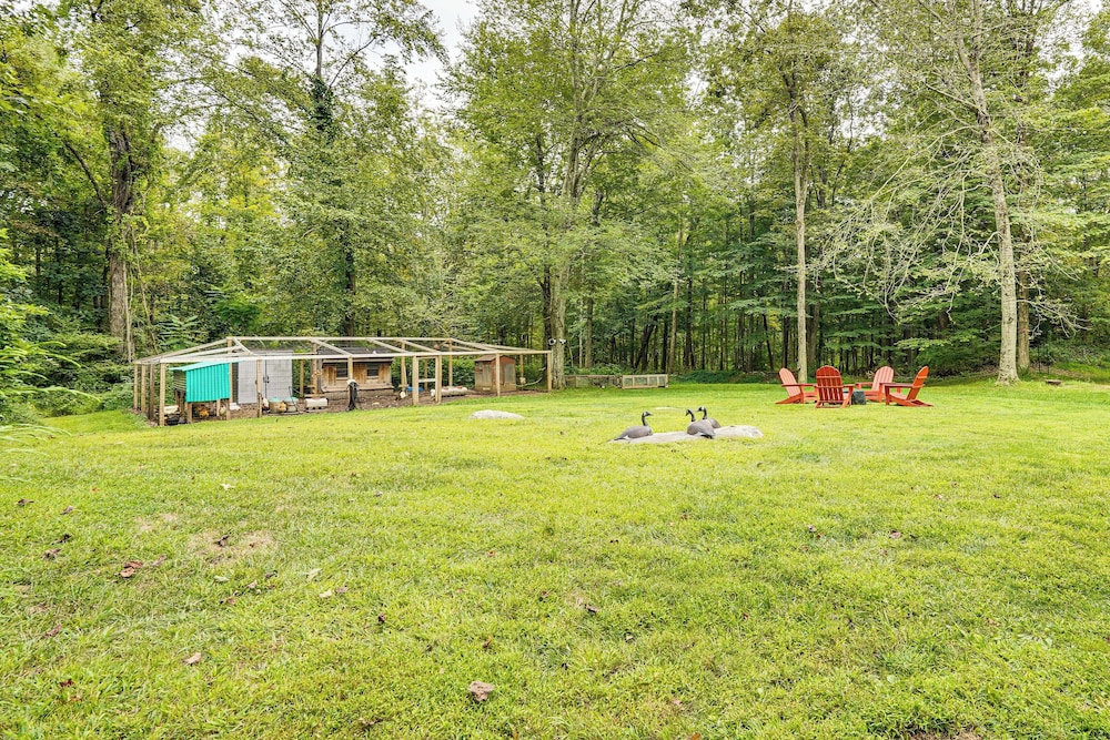 Chickens On-site: Cottage, 2 Mi to Saugatuck Falls