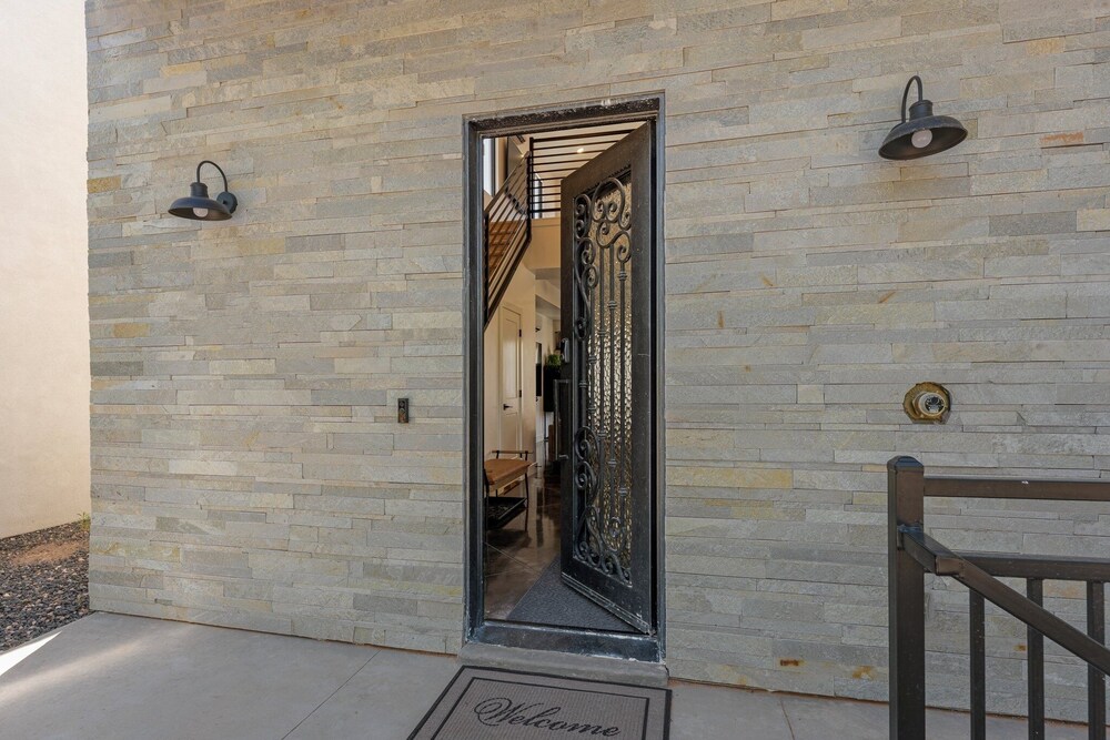 Desert Jewel With Private Gym And Pool 4 Bedroom Townhouse