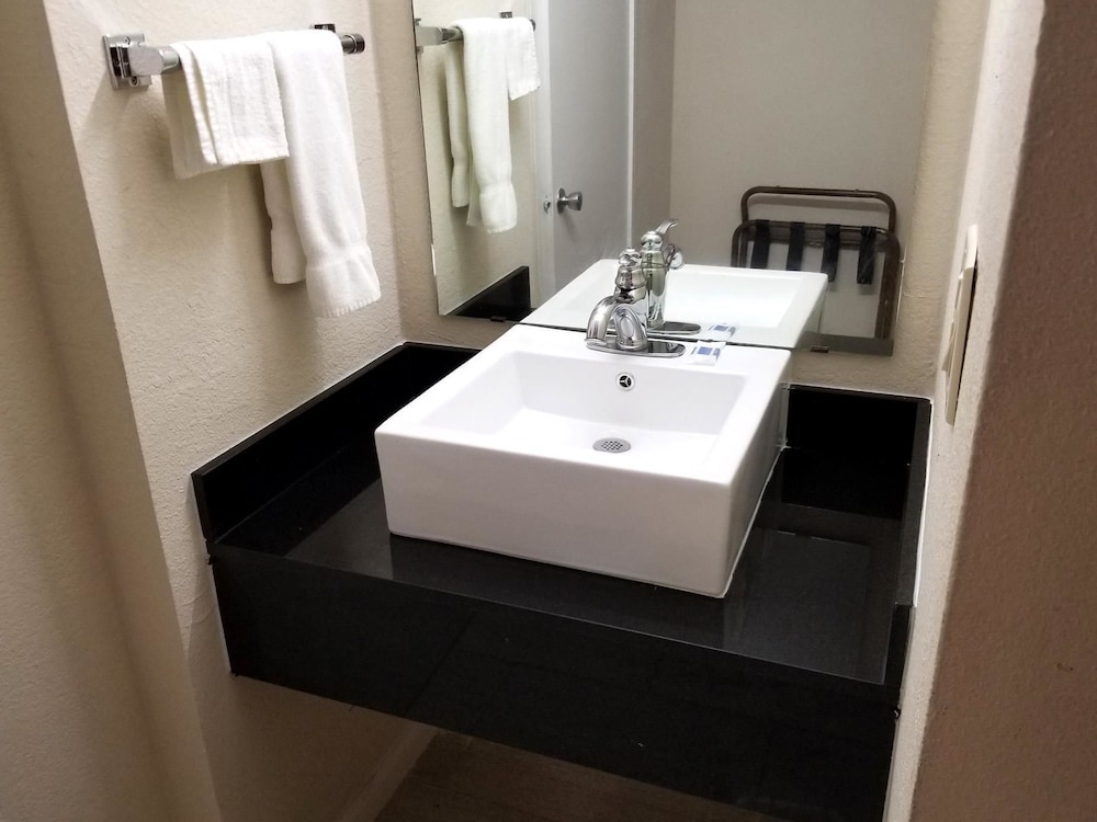 Marshall Vacations - Americas Best Value Inn Marshall - Property Image 14