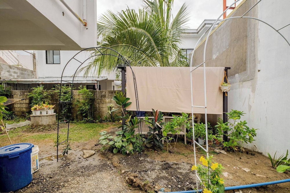 Charming Iloilo City House With Garden View